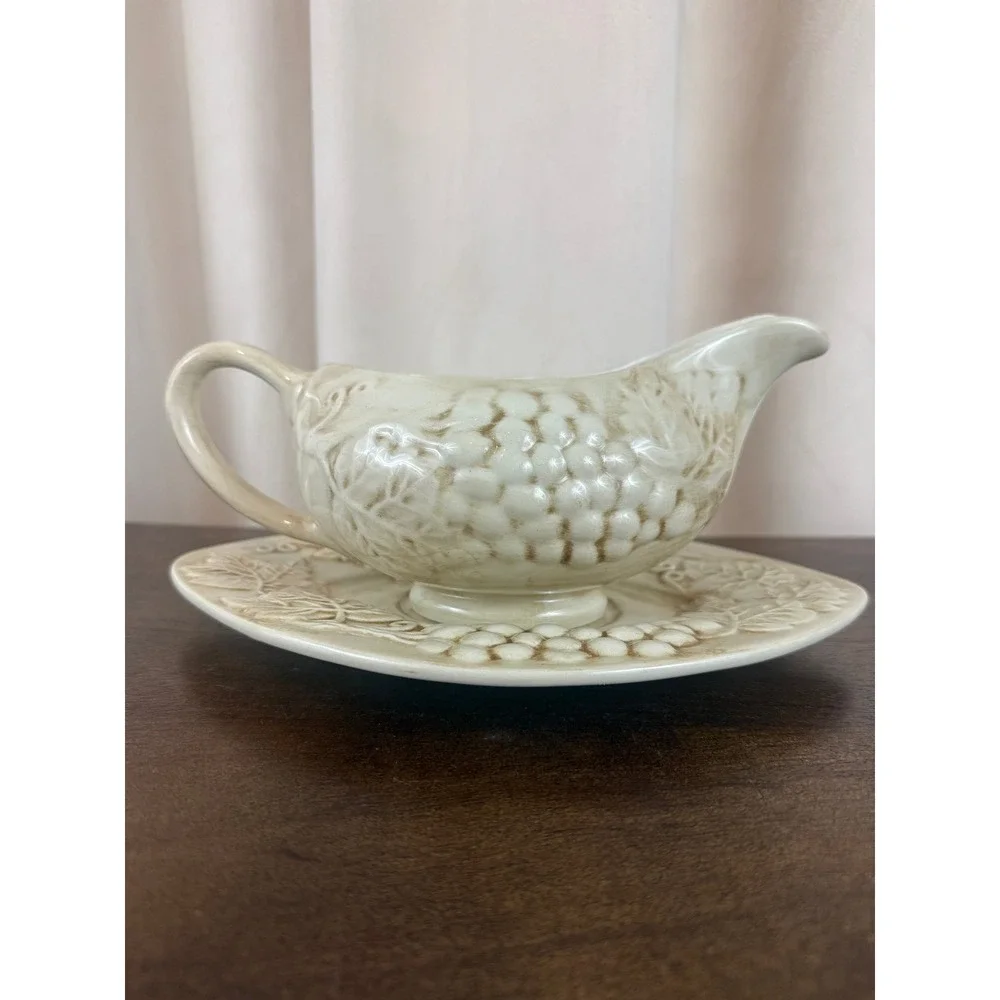 Vintage Harry and David Hda1 Grapes Portugal Gravy Boat and Tray‎ READ